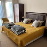 Royal & شقة