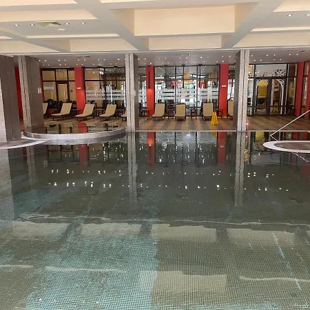 Royal & Apartmán Sluneční pobřeží