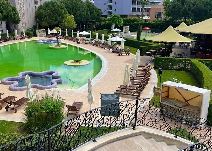 Royal & Apartmán Sluneční pobřeží